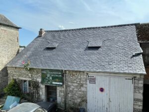 Renovation de la toiture en ardoise d'une grange a Eppe-Sauvage