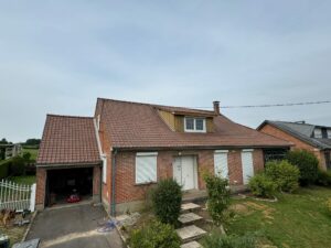 Toiture en ardoise d'une maison individuelle a Solre-le-Chateau