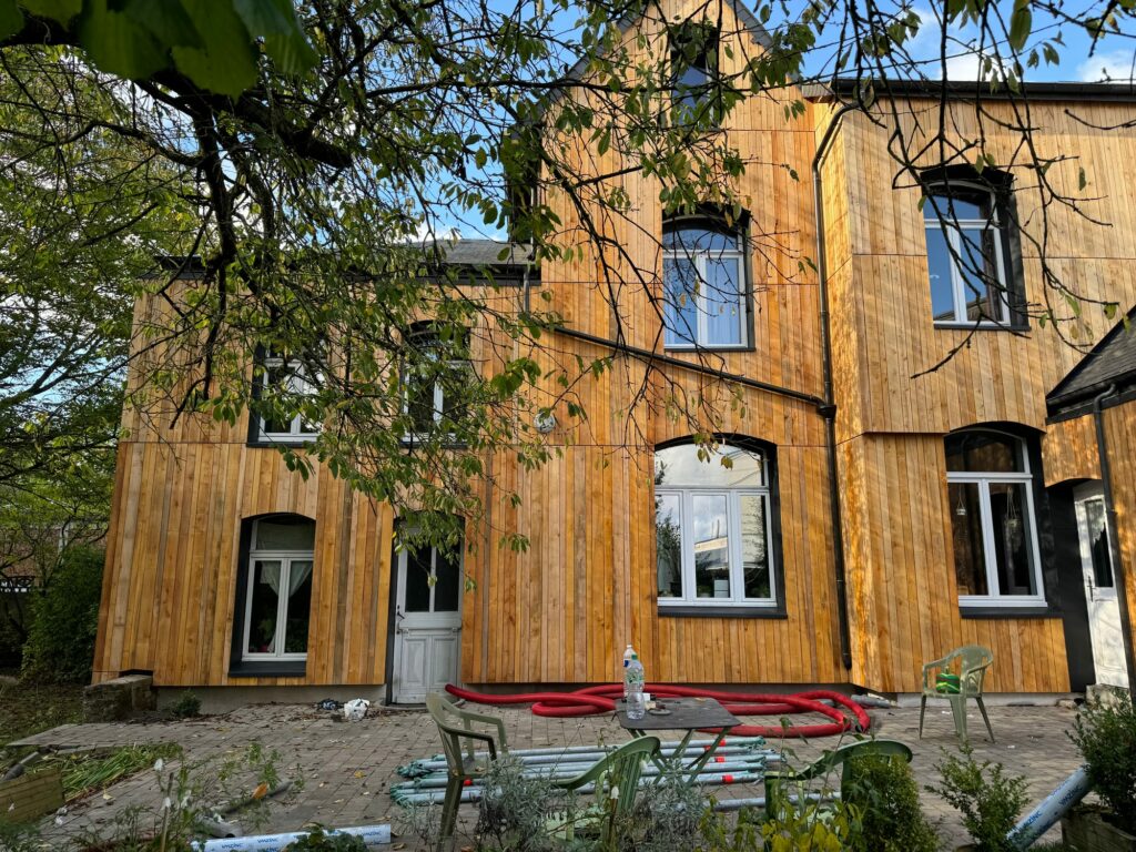 Habillage de facade en zinc a Avesnes-sur-Helpe par Couverture de l'Helpe