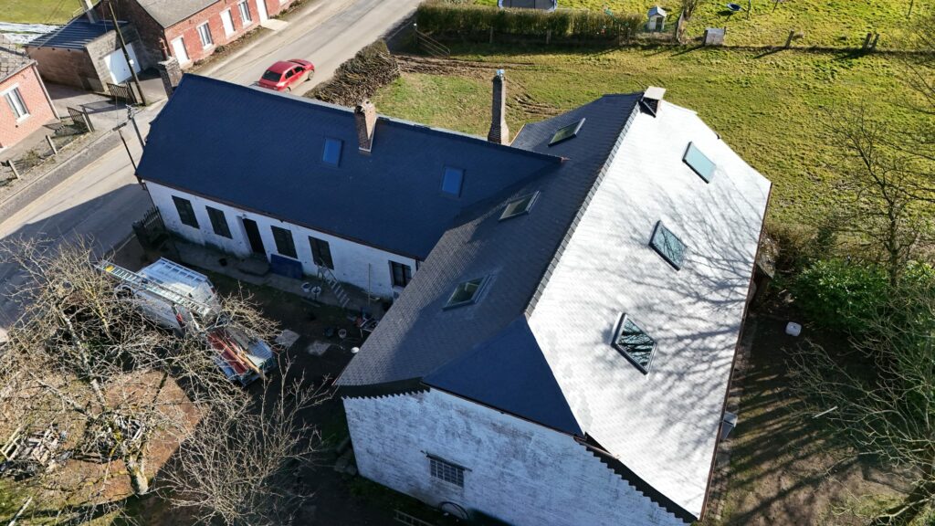 Toiture en ardoise d'une maison individuelle a Buironfosse