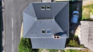 Toiture en ardoise d'une maison individuelle a Felleries
